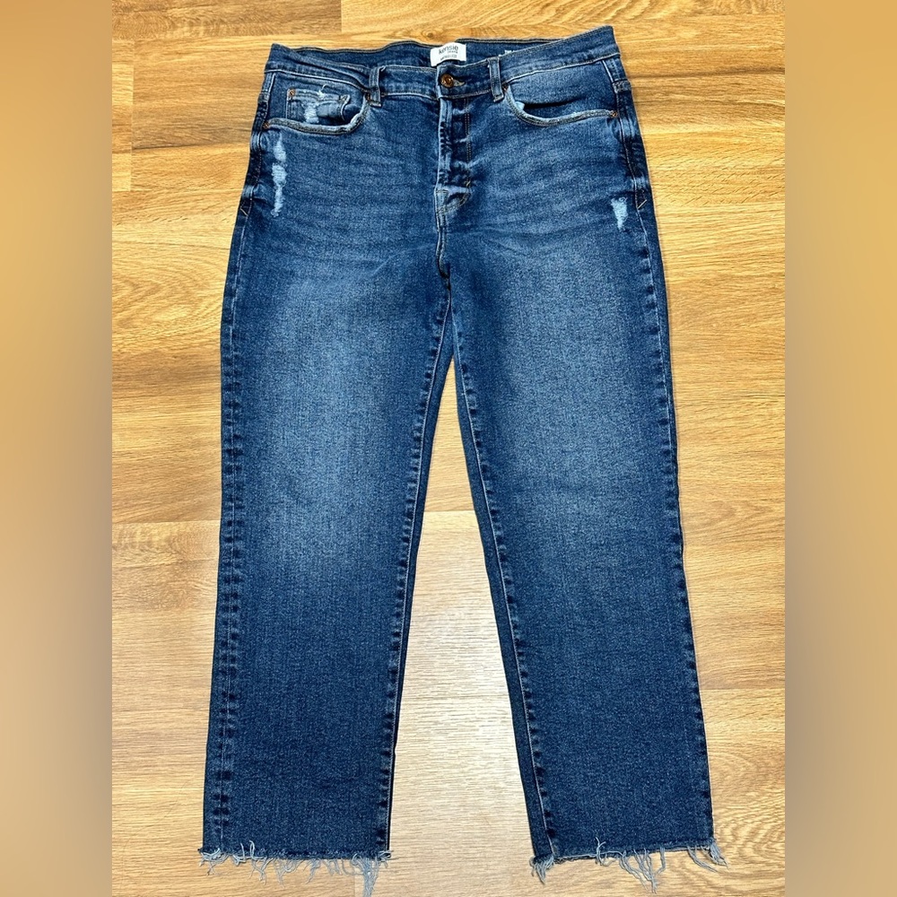 Lightly Used Kensie “the amber” high waisted crop jeans. Size 10/30.
